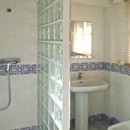 Fuentes De דירה נרחה